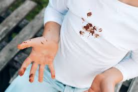 Quitar manchas de chocolate de la ropa